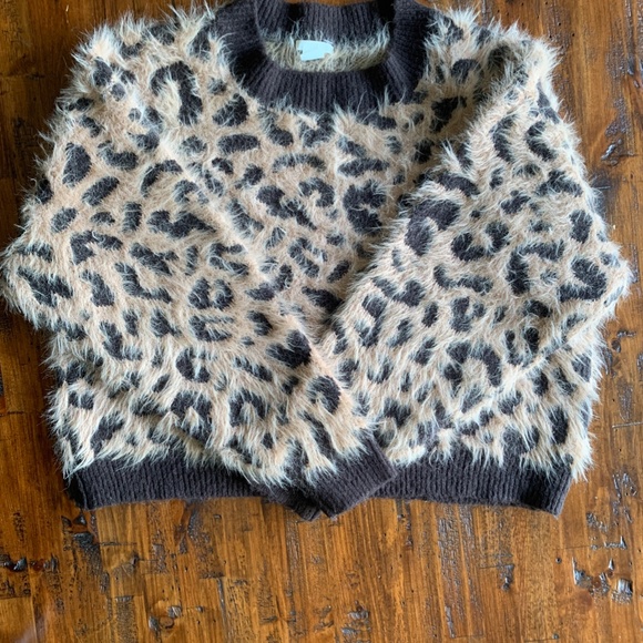 Fluffy Leopard Print Sweater - Picture 4 of 6